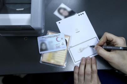 Usulsüz yollarla Türk vatandaşlığı kazandıran şebekeye operasyon: 72 gözaltı