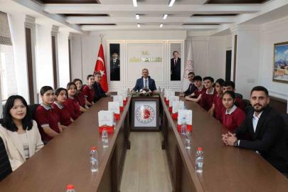 Vali Bozkurt öğrencilerle bir araya geldi