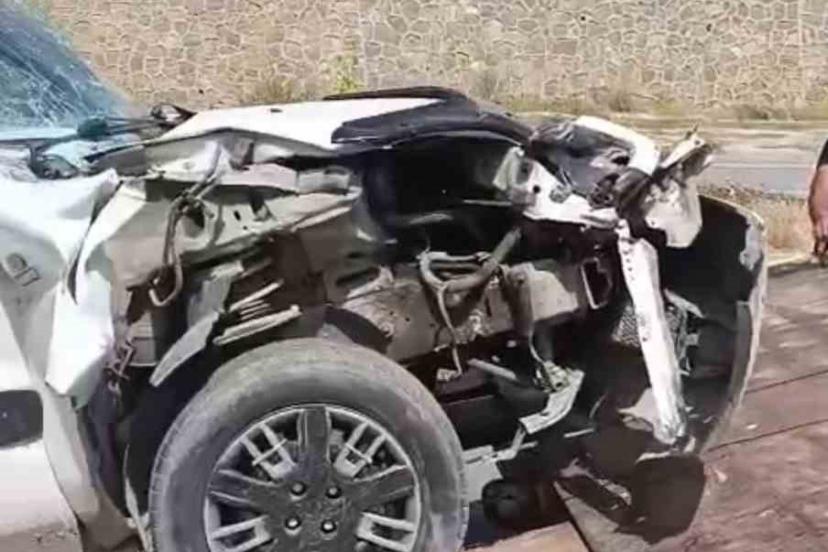 Yüksekova’da kamyonet tıra çarptı: 1 yaralı