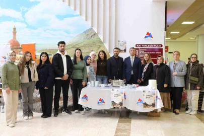 AİÇÜ’de öğrencilerden Ağrı’nın geleneksel lezzeti omaç helvası ikramı