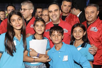 Bakan Kacır, TEKNOFEST Güneydoğu'da stantları ziyaret etti