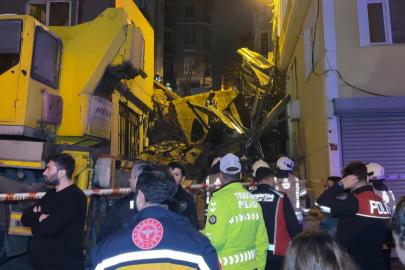 Beyoğlu'nda 5 katlı metruk bina çöktü