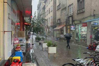 Bingöl’de beklenen sağanak başladı