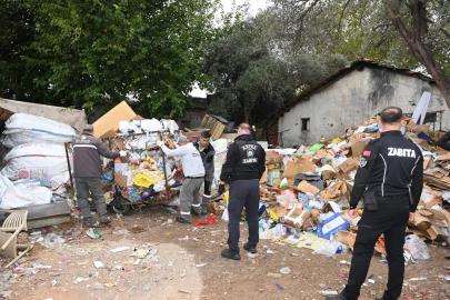Çöp ev operasyonu: 8 kamyon atık çıkarıldı