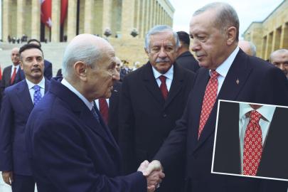 Cumhurbaşkanı Erdoğan'ın kırmızı kravatında KAAN detayı