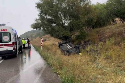 Erzurum’da kayganlaşan yolda belediye aracı devrildi: 2 yaralı