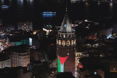 Galata Kulesi'ne Filistin bayrağı yansıtıldı
