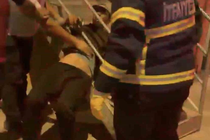 Iğdır’da merdiven korkuluklarına sıkışan vatandaşı itfaiye kurtardı