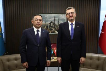İletişim Başkanı Duran, Kazakistan Kültür ve Enformasyon Bakanı Kırıkbayev ile görüştü