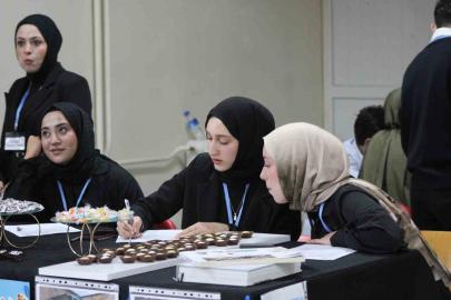 Kafkas Üniversitesi’nde gastronomi heyecanı: Öğrenciler standa akın etti