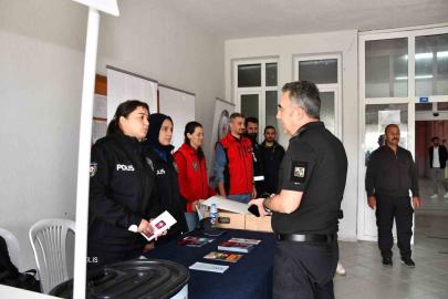 Kars Emniyet Müdürü Tombul, üniversiteli gençlerle bir araya geldi