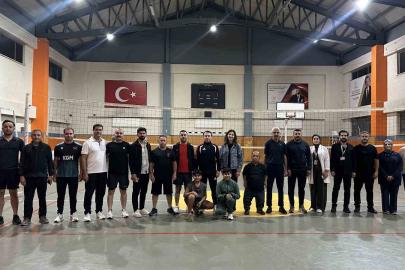 Kaymakam Hülür ve kurum müdürleri voleybol maçında buluştu