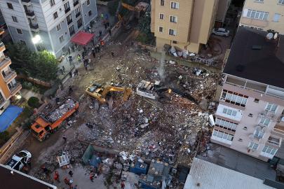 Maltepe'de çöken binanın molozlarından deniz kabuğu çıktı