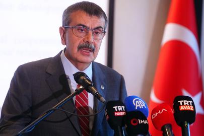 MEB'den Meta'ya dava hazırlığı. Bakan Tekin: İçerikleri çocuğun erişemeyeceği şekle sokun