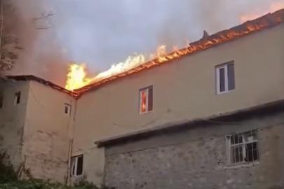 Okul yangınında yürekleri ısıtan an: Alevlerin arasından Türk bayrağını böyle kurtardı