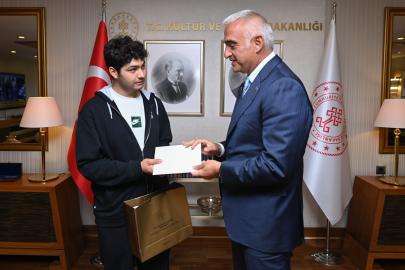 Taşımalı eğitimden Hacettepe Tıp’a uzanan başarı: Bakan Ersoy genç öğrenciyi ağırladı