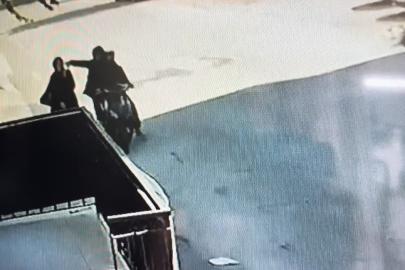 Telefonla konuşurken kapkaça uğradı: 48 saatte yakalandılar