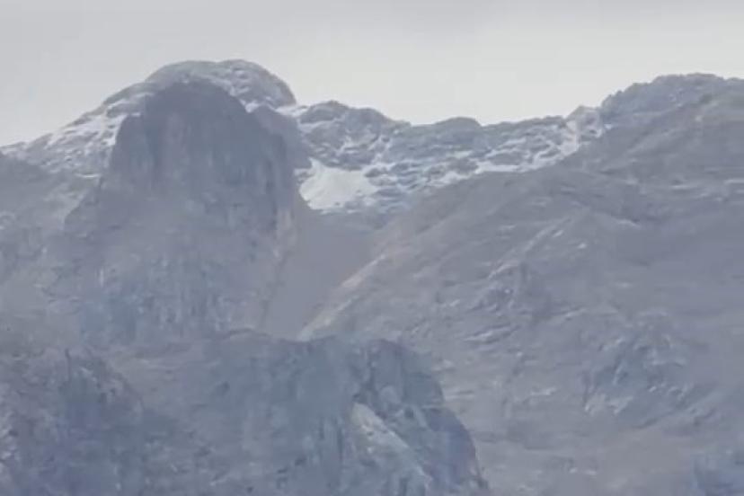 Tunceli’de mevsimin ilk karı yüksek kesimlere yağdı