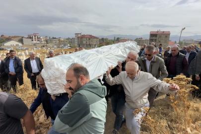 Umre dönüşü kalp krizi geçiren vatandaş son yolculuğuna uğurlandı