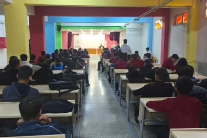 Van’da liseli gençlere yönelik ‘Peygamber Efendimiz ve güzel ahlak’ konferansı düzenlendi