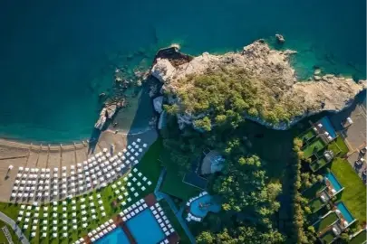Yabancı dijital konaklama platformlarına yeni düzenleme komisyondan geçti... Yasalaşırsa 1 Ocak 2027'de yürürlüğe girecek